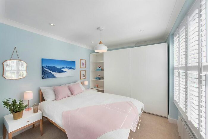 1 Bedroom Flat To Rent In Moore Park Road, Fulham, SW6
