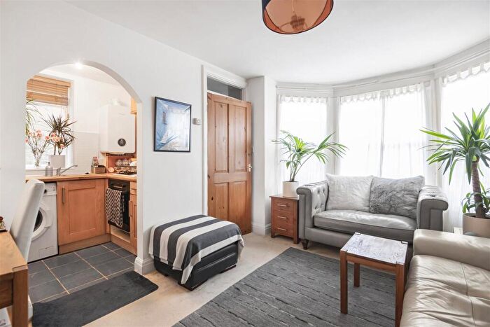 1 Bedroom Flat For Sale In Ferme Park Road, Crouch End, London, N8