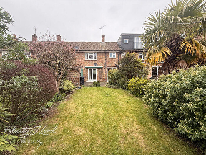 3 Bedroom Terraced House For Sale In Sarsfeld Road, London, SW12