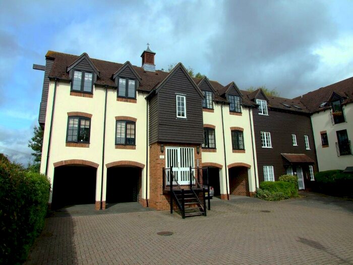 2 Bedroom Apartment To Rent In Mill Lane, Newbury, RG14
