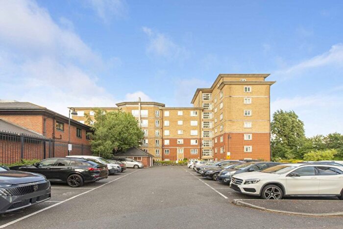 2 Bedroom Flat To Rent In Glebelands Close, N, N12