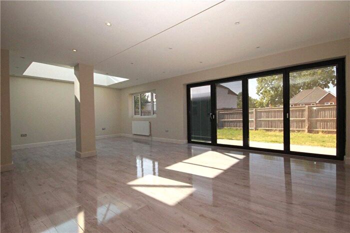 1 Bedroom Detached House To Rent In Aldershot Road, Guildford, Surrey, GU2