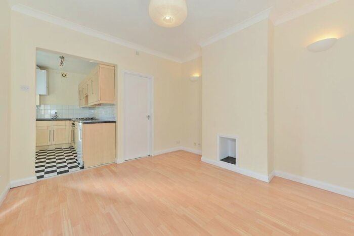 1 Bedroom Flat To Rent In Grosvenor Road, London, W7