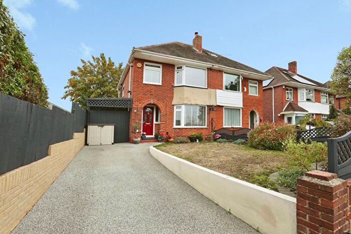 3 Bedroom Semi-Detached House For Sale In Millbrook Road West, Southampton, Hampshire, SO15