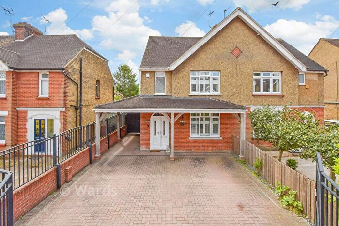 4 Bedroom Semi Detached House For Sale In Plains Avenue, Maidstone, Kent, ME15