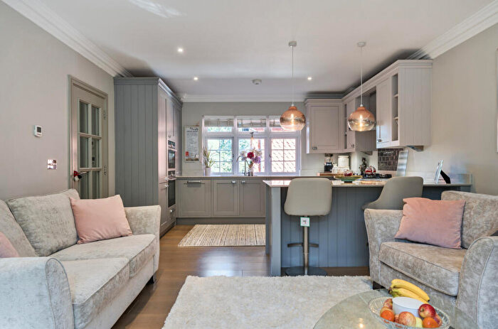 2 Bedroom Apartment For Sale In Westerham Road, Keston, Kent, BR2