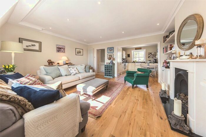 3 Bedroom Flat To Rent In Dancer Road, London, SW6