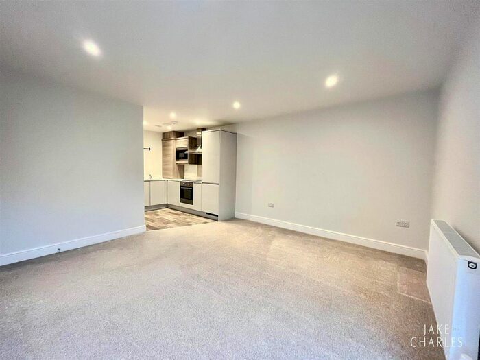 1 Bedroom Flat To Rent In Soothouse Spring, St. Albans, AL3