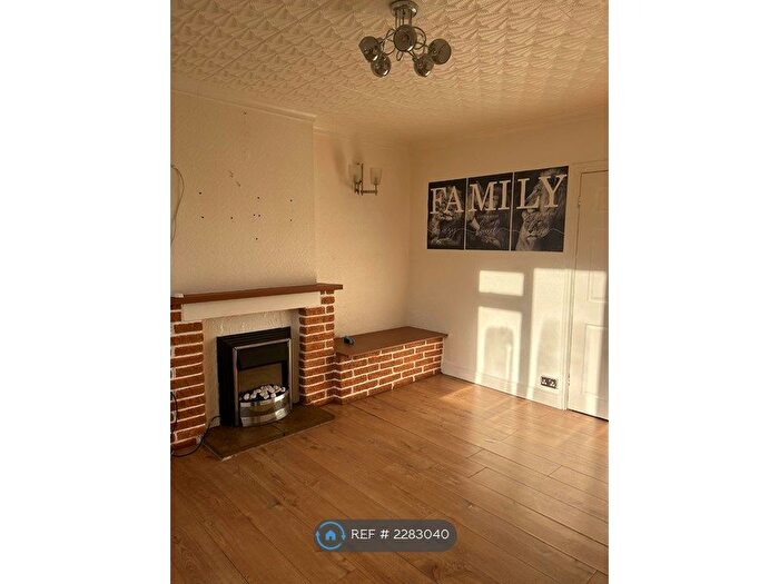 3 Bedroom Semi-Detached House To Rent In Fernside Avenue, Huddersfield, HD5