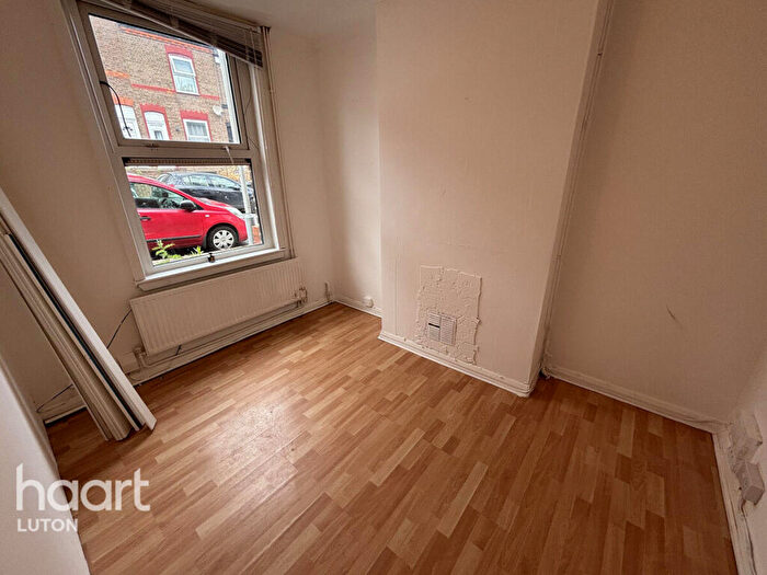 3 Bedroom Terraced House To Rent In Milton Road, Luton, LU1