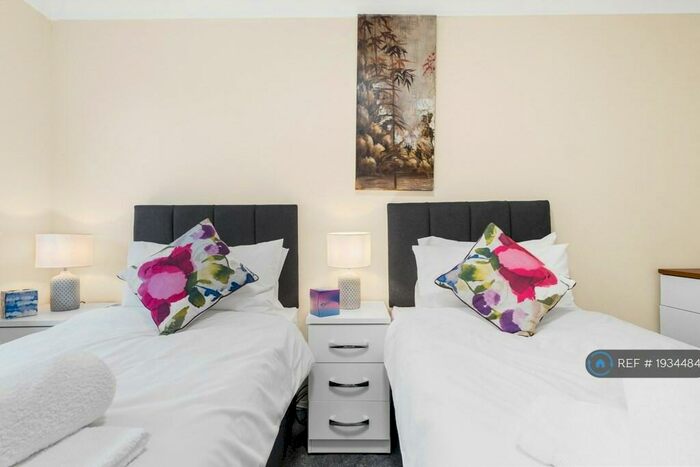 4 Bedroom Detached House To Rent In Wilkinson Croft, Birmingham, B8