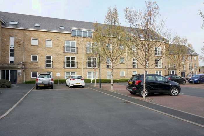 2 Bedroom Flat To Rent In Albert Promenade, Halifax, HX3