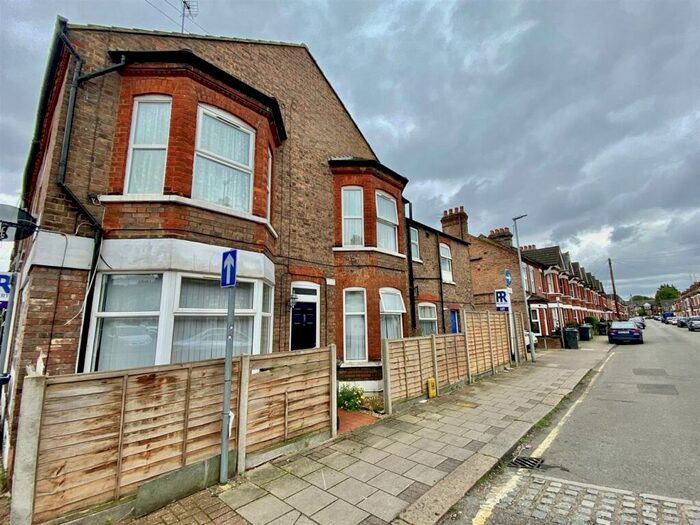 1 Bedroom Apartment To Rent In Reginald Street, Luton, LU2