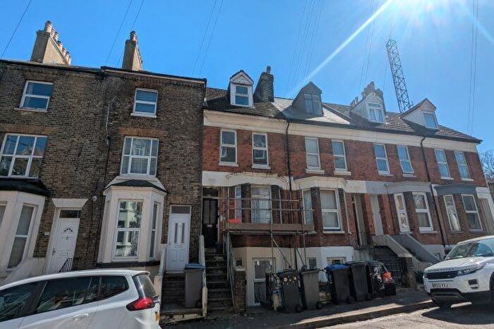 2 Bedroom Flat To Rent In Templar Street, Dover, CT17