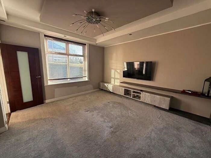 5 Bedroom Semi-Detached House For Sale In Lowther Street, Undercliffe, BD2