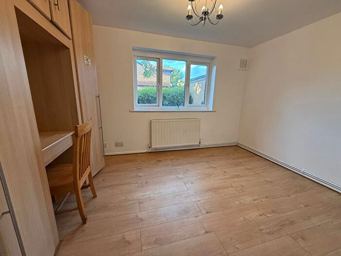 1 Bedroom Flat To Rent In Millhaven Close, Romford, RM6