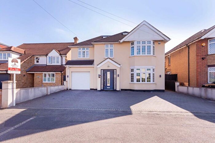 5 Bedroom Detached House For Sale In Lascelles Road, Langley, SL3