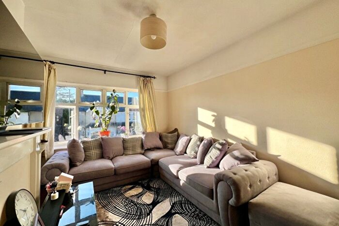 2 Bedroom Flat To Rent In Horsell, Woking, GU21