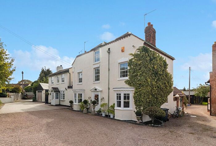 4 Bedroom Link Detached House For Sale In Upton-Upon-Severn, Worcester, WR8