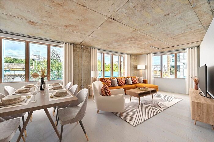 3 Bedroom Flat For Sale In London Lane, London, E8