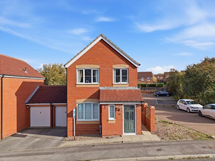3 Bedroom Link Detached House For Sale In Paddock Drive, Woodlaithes, Rotherham, S66