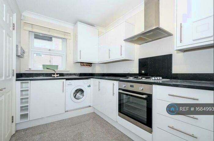 3 Bedroom Semi-Detached House To Rent In Wellmeadow Road, London, SE6