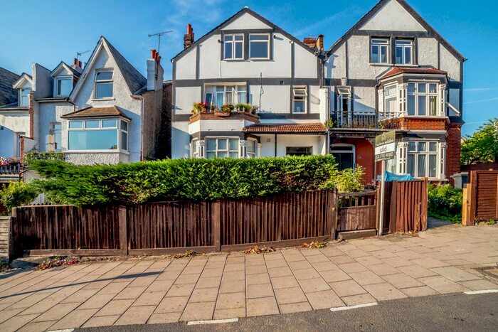 1 Bedroom Flat To Rent In Streatham Common North, Streatham, London, SW16