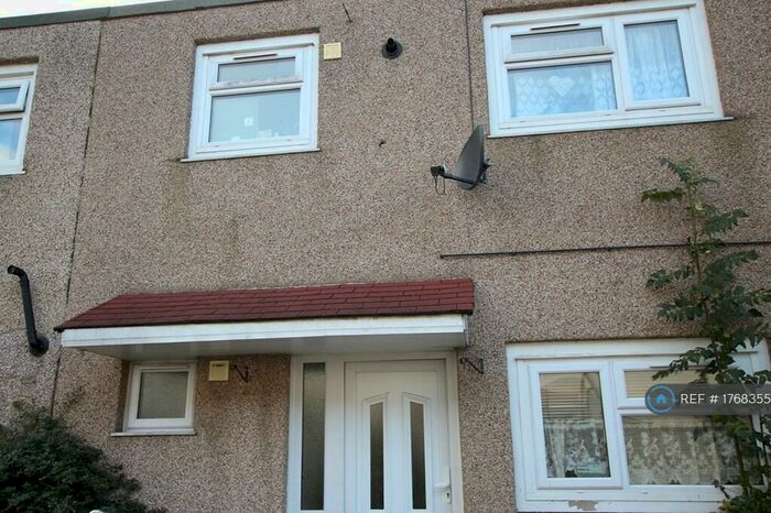 3 Bedroom Terraced House To Rent In Swanstead, Basildon, SS16