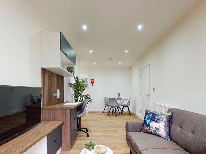 1 Bedroom Apartment To Rent In Apt, Clarendon Road #, LS2