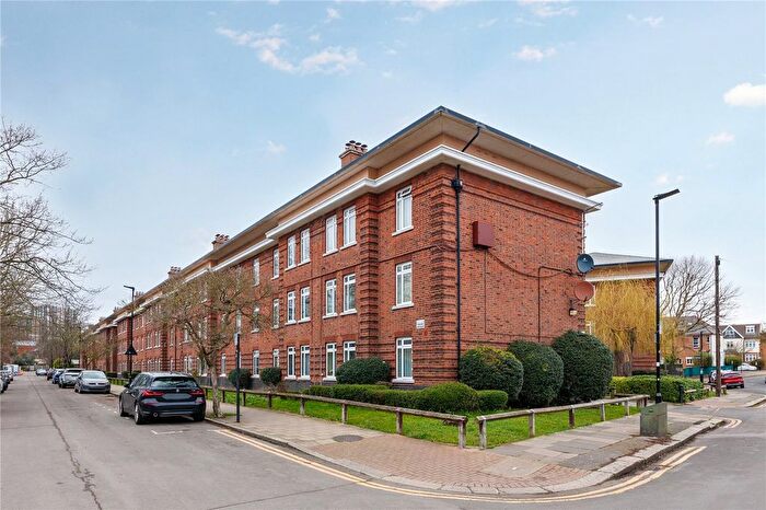 2 Bedroom Flat For Sale In Pinkham Mansions, Brooks Road, London, W4