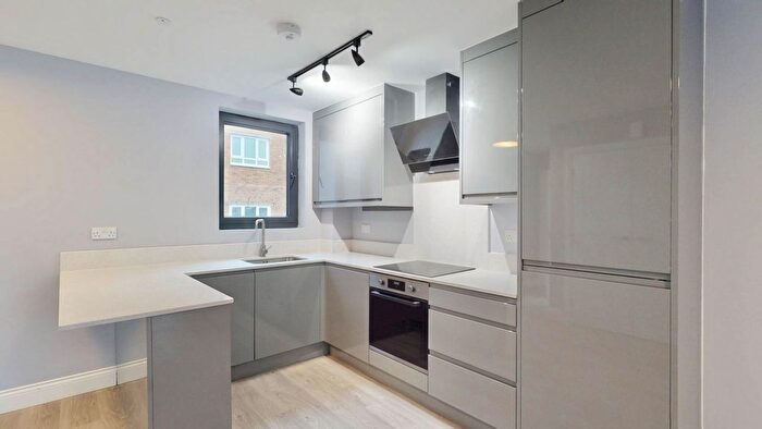 2 Bedroom Flat To Rent In Hanworth Road, Hounslow, TW3