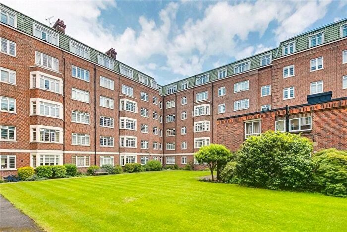 3 Bedroom Flat To Rent In Pembroke Road, London, W8