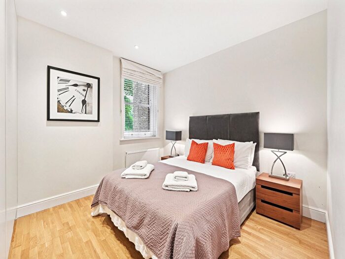 3 Bedroom Flat To Rent In Hamlet Gardens, King Street, W6