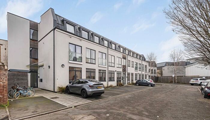 2 Bedroom Flat For Sale In Bardolph Road, Richmond, TW9