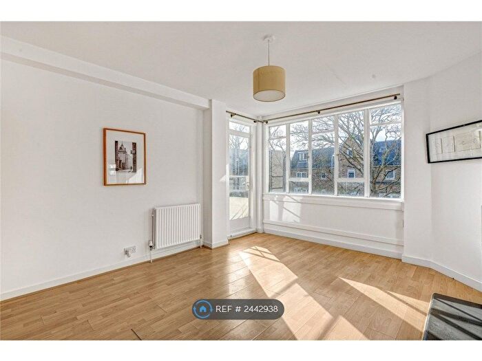 3 Bedroom Flat To Rent In Thurleigh Court, London, SW12