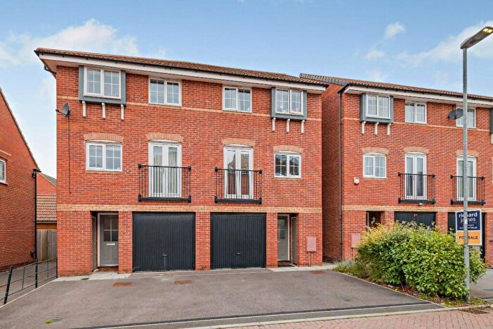 3 Bedroom Semi Detached House For Sale In Greycing Street, Swindon, Wiltshire, SN25