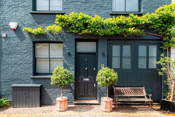 3 Bedroom Detached House To Rent In Pembridge Mews, London, W11