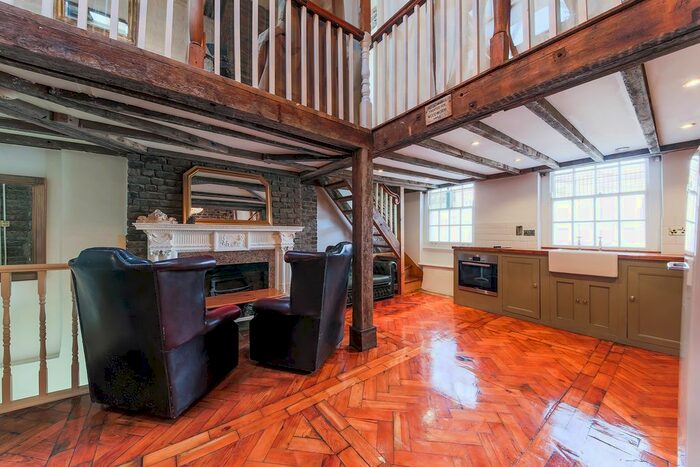 4 Bedroom Flat To Rent In Bethnal Green Road, London, E2