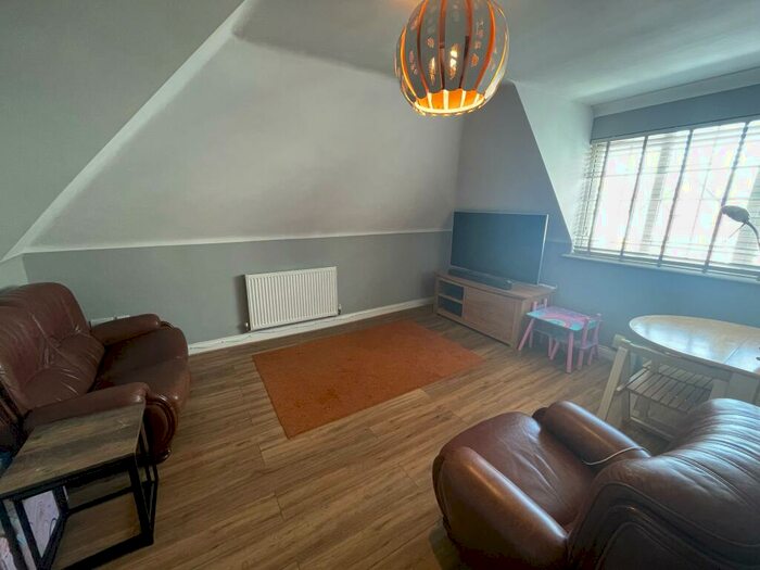 2 Bedroom Flat To Rent In Argyll Road, Boscombe, BH5