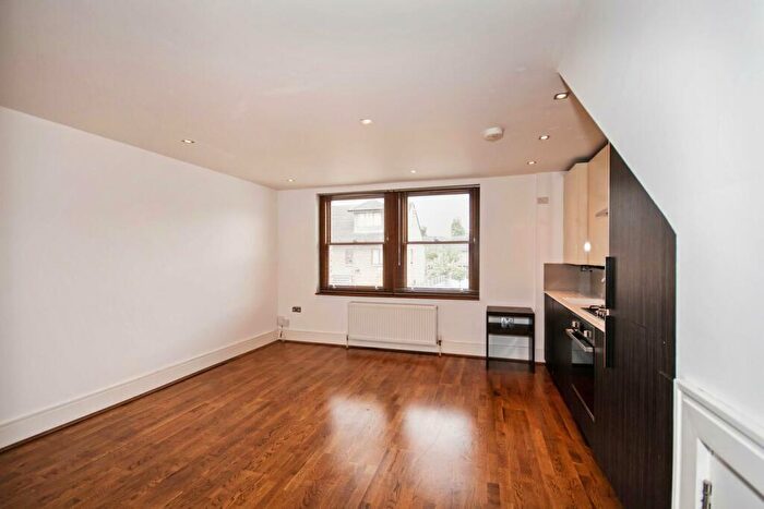 2 Bedroom Flat For Sale In Flat, Oliver Road, London, E10