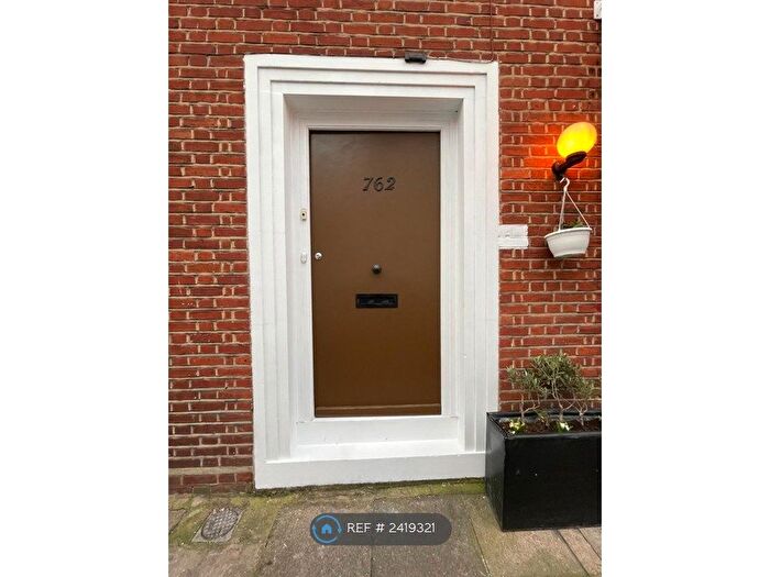 2 Bedroom Flat To Rent In Fulham Road, London, SW6