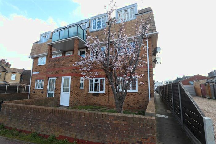 2 Bedroom Flat To Rent In Victoria Road, Southend-On-Sea, SS1
