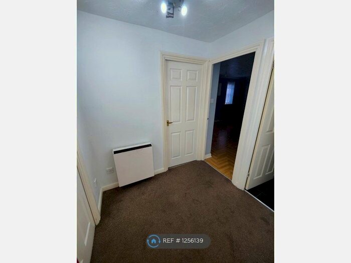 2 Bedroom Flat To Rent In Redwood Grove, Bedford, MK42