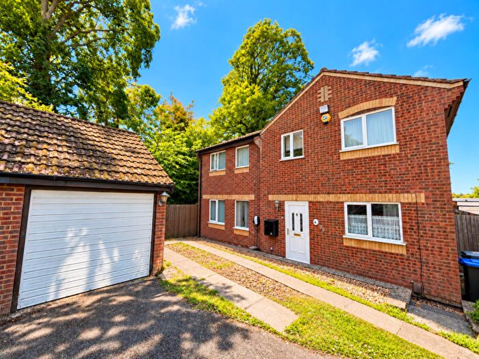 5 Bedroom Detached House For Sale In Ixworth Close, Northampton, NN3