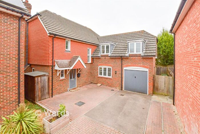 4 Bedroom Detached House For Sale In Beech Court Gardens, Maidstone, Kent, ME15