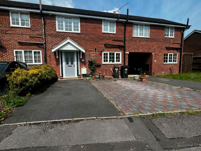 4 Bedroom Terraced House To Rent In Barrowgate Way, BH8