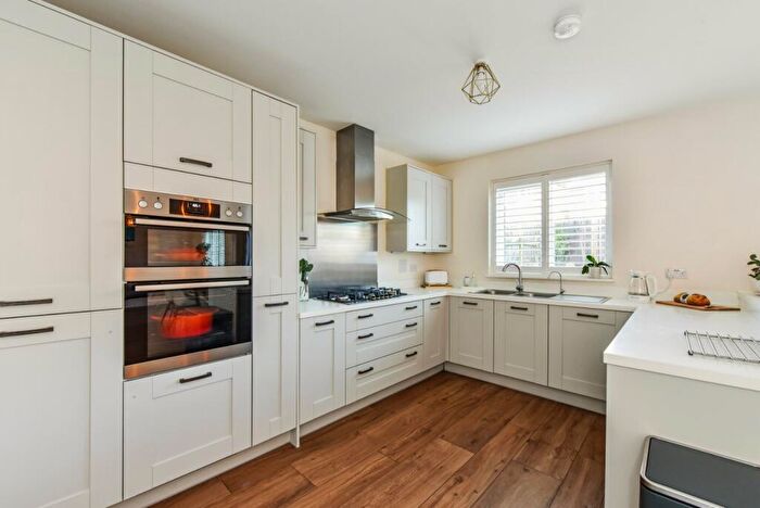 4 Bedroom Detached House For Sale In Minstrel Close, Alton, Hampshire, GU34