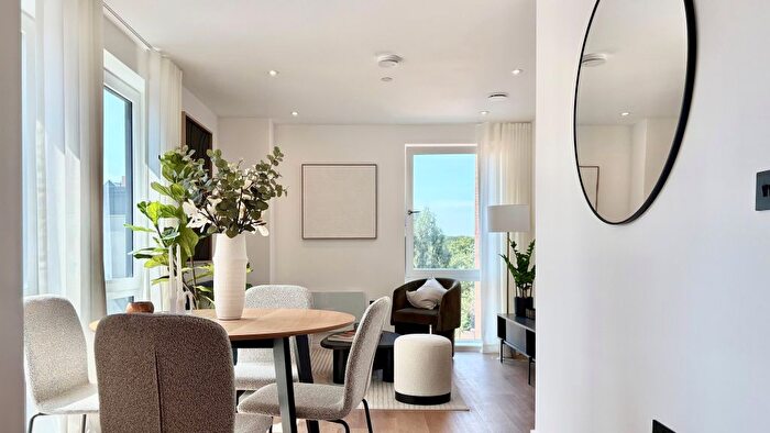 1 Bedroom Flat To Rent In Windsor Bridge Road, Bath, BA2