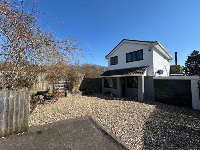 3 Bedroom Detached House For Sale In Hill View, Pencoed, Bridgend County., CF35