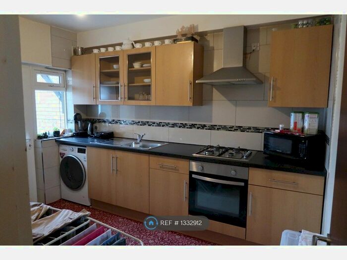 1 Bedroom Flat To Rent In Ground Floor, London, E6